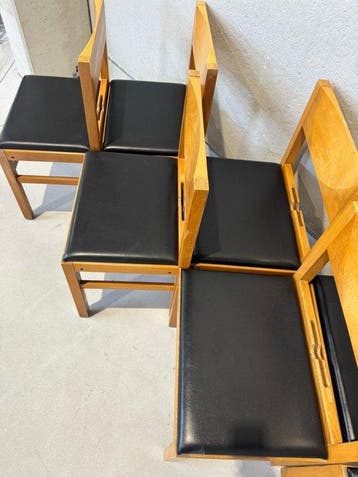 Zitgroep - hard hout - Een set van zes stoelen