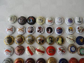 Champagne capsules (240) - Staal, Antiek en Kunst