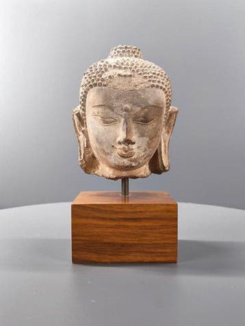 Myanmar Zandsteen Boeddhahoofd in zandsteen – Paganperiode