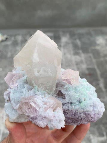 720 g Morganite esthétique avec spray de tourmaline verte,