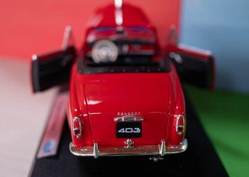 Welly 1:18 - Voiture miniature - Peugeot 403 cabriolet, Nieuw