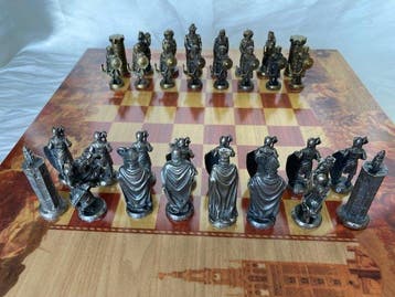 Schaakspel - Vintage figuren, met de hand vervaardigd uit