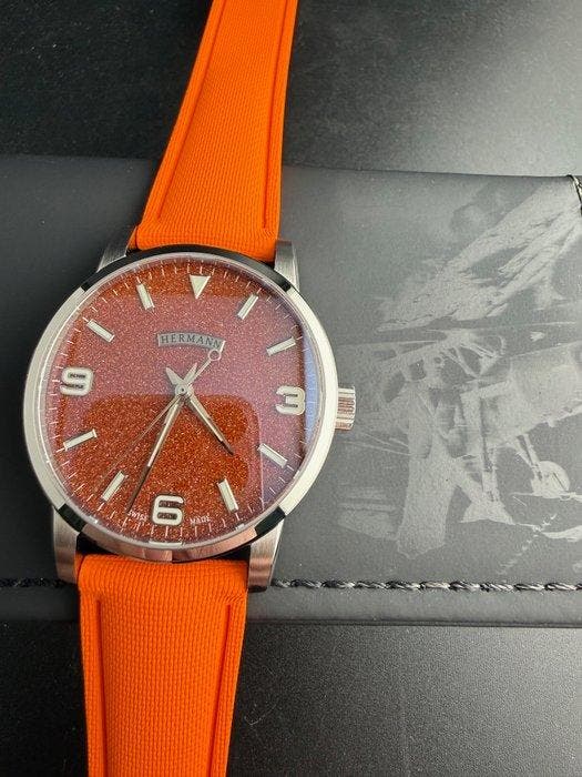 Hermann Stellar - Automatic Swiss Made - Aventurine Orange -, Handtassen en Accessoires, Horloges | Heren