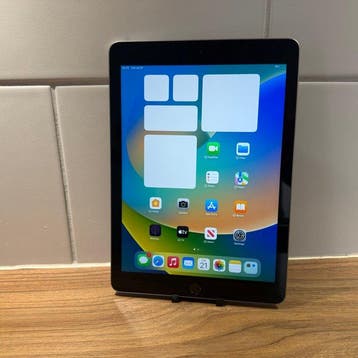 Apple iPad (5th Generation) 128GB Wifi - Mobiele telefoon, Nieuw