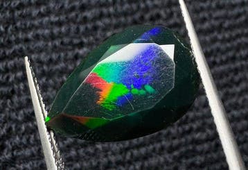 5,13ct Opaal Faceted- 1.02 g