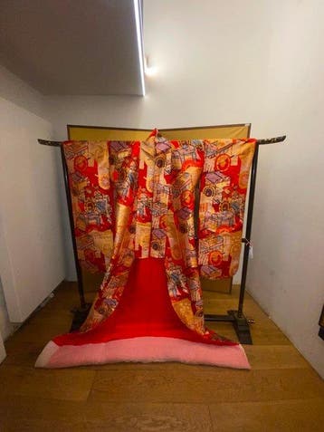 Een fijne zijden brokaat-uchikake, nieuwe oude voorraad,