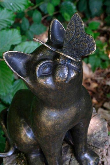 sculptuur, Cat with Butterfly - 38 cm - Brons