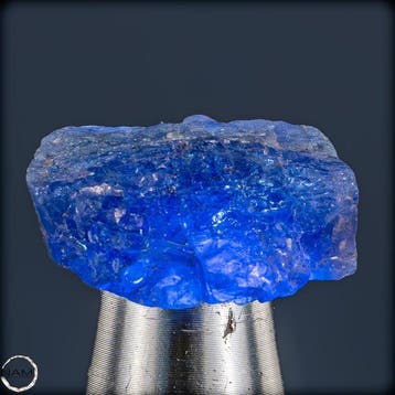 Natuurlijke, zeldzamere tanzaniet-ruw kristal – intens blauw