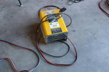 Veiling: Acculader Hawker 24V, Zakelijke goederen, Machines en Bouw | Overig, Ophalen