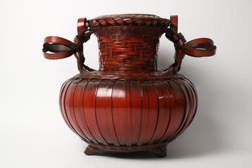 Japanse gelakte bamboe Ikebana-bloemenmand met keramische