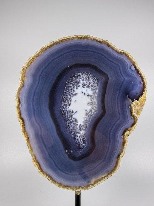 Crystal dark agate geode on stand Geode - Hoogte: 210 mm -, Verzamelen, Mineralen en Fossielen