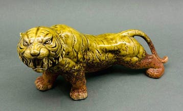 Powerful Roaring Tiger Okimono 20cm×33cm - Sculpture Grès