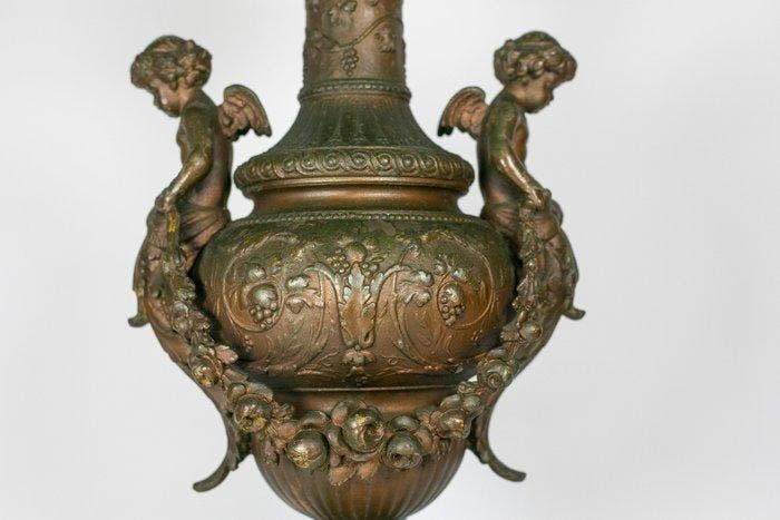 Vase - Vase avec des putti - Métal, Bois, Antiquités & Art, Antiquités | Autres Antiquités