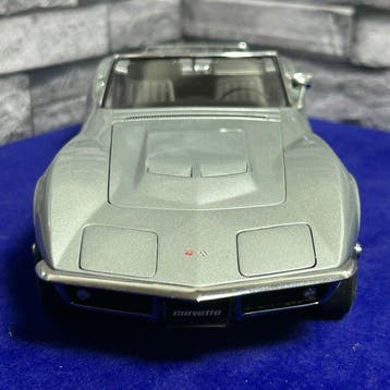 Autoart 1:18 - Modelauto - Chevrolet Corvette Silver (1969), Nieuw