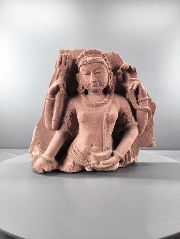 inde rode zandsteen Relief in rode zandsteen dat een