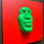 gregos - Green light kiss on red background
