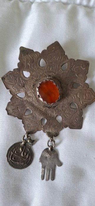 Broche ethnique en forme détoile avec des gravures arabes