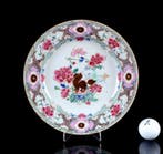 Un plat chinois en famille rose et doré Temple Lion