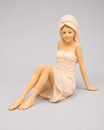 sculptuur, Elegante Wellness Sculptuur van Zittende Dame –
