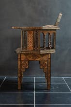 Handgemaakte inlegstoel – rijk gedecoreerd met parelmoer,