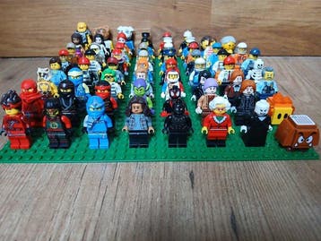 Lego - 64 Minifigures