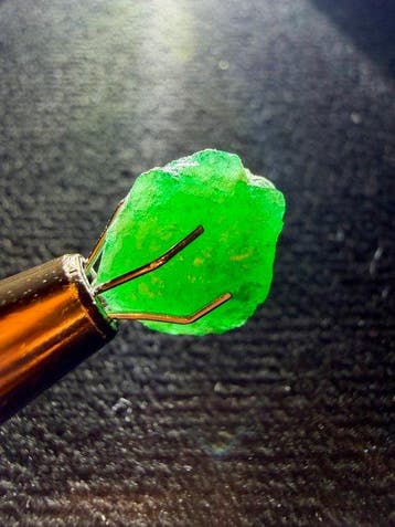 Émeraude Brut. 5,55 ct. Top vert énorme cristal émeraude.