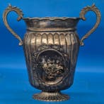 Prunk-Vase mit Rosenrelief – Versilbert – Historismus-Stil