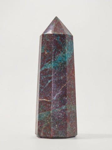 Uitzonderlijke natuurlijke robijn in kyaniet-obelisk van 165