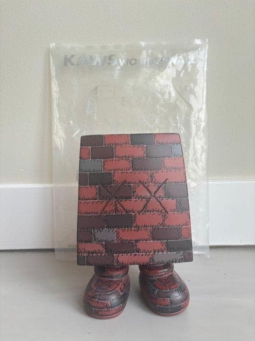 Kaws (1974) - Kaws Wonderwall Red, Antiek en Kunst, Kunst | Designobjecten