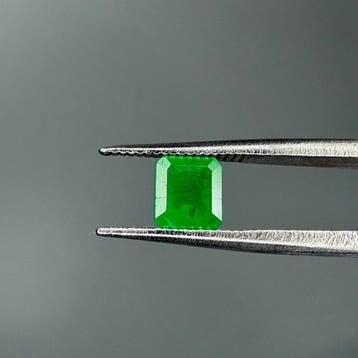 Zonder minimumprijs Groen Smaragd - 0,76 ct - International, Handtassen en Accessoires, Edelstenen, Nieuw