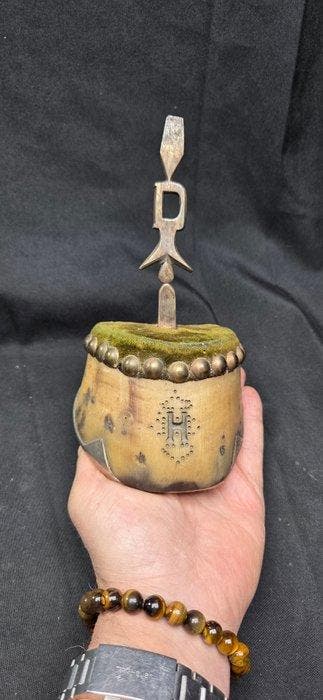 Genuine decorated horse hoof -farrier professional, Antiquités & Art, Curiosités & Brocante