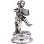 sculptuur, Niño tocando pequeño acordeón o diatónico - 9.5