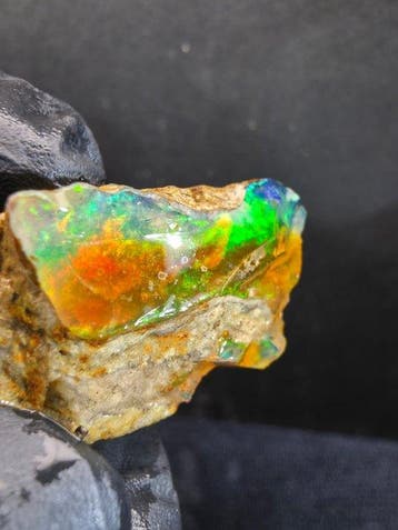 56.75cts Crystal Opal Specimen Ruw- 11.35 g