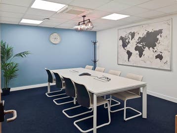 Kantoorruimte voor 4 in HQ Meiser Silver Building, Articles professionnels, Immobilier d'entreprise, Verzenden