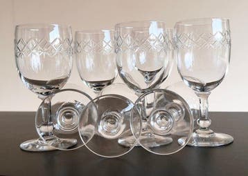 Baccarat - Wijnglas (8) - Art Deco - Op het Been van Pain -