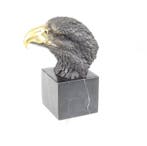 Figuur - A BRONZE SCULPTURE OF AN EAGLE HEAD - Brons, Marmer