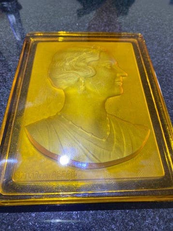 Val Saint Lambert - Plaquette en relief vintage de la reine