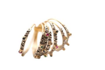 Ring - 19.2 kt. Geel goud - diamanten, smaragden, saffieren, Handtassen en Accessoires, Ringen, Nieuw