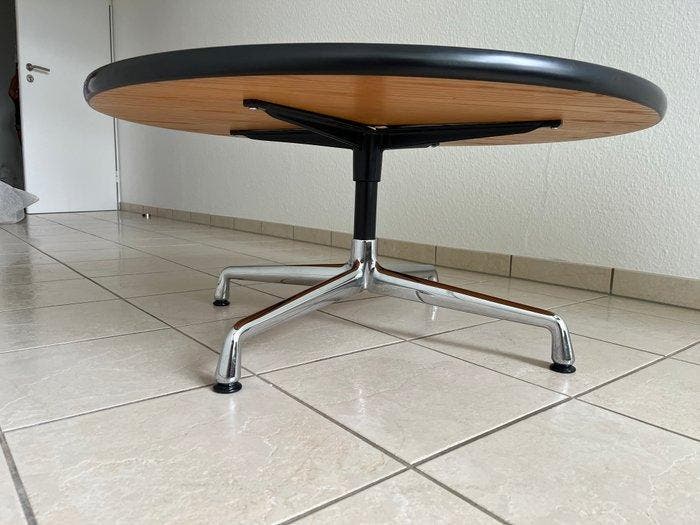 Vitra - Charles & Ray Eames - Salontafel - Hout, Aluminium,, Antiek en Kunst, Antiek | Meubels | Stoelen en Sofa's