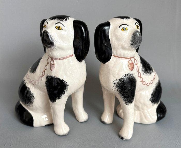 Beeldje, Paar Staffordshire honden - 17.5 cm - Keramiek,, Antiquités & Art, Antiquités | Verre & Cristal