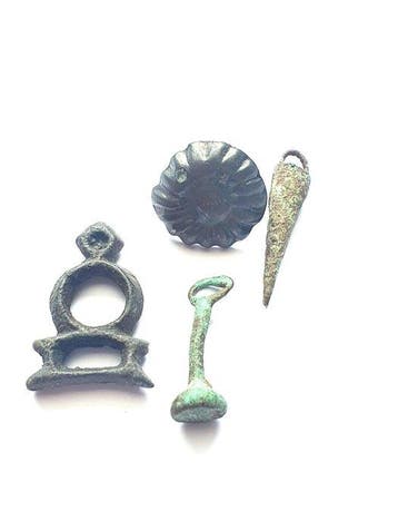 Keltisch Brons Amulet, Oud-keltische bronzen amuletengroep —