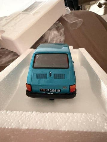 Laudoracing 1:18 - Voiture miniature - Fiat 126 Personal 4