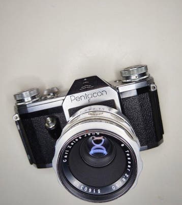 Pentacon F + Carl Zeiss Jena Tessar 2.8/50mm - M42 |