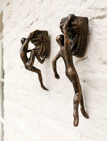 Figurine - Wall hangers (2) - Bronze, Antiek en Kunst