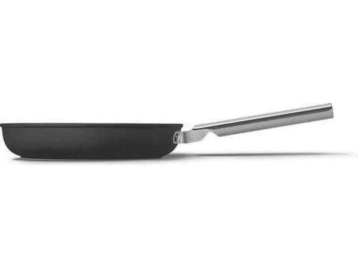 Smeg CKFF2801BLM - Koekenpan 28cm - RVS handvatten - Mat, Huis en Inrichting, Keuken | Potten en Pannen, Zo goed als nieuw, Verzenden