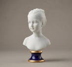 Capodimonte - Beeldje - Pair of signed porcelain busts by