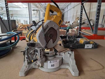 Afkortzaag DeWalt DW701, Ophalen