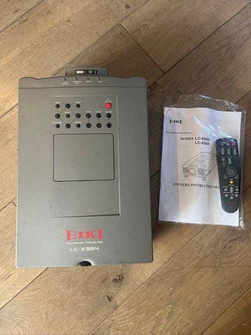 Eiki LC-X984 Projector