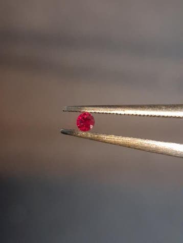 Natural Red Ruby - 0.04 ct - Round - heated - Burma - very g, Verzenden