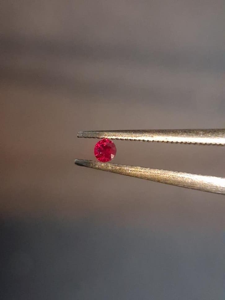 Natural Red Ruby - 0.04 ct - Round - heated - Burma - very g, Bijoux, Sacs & Beauté, Accessoires Autre, Envoi